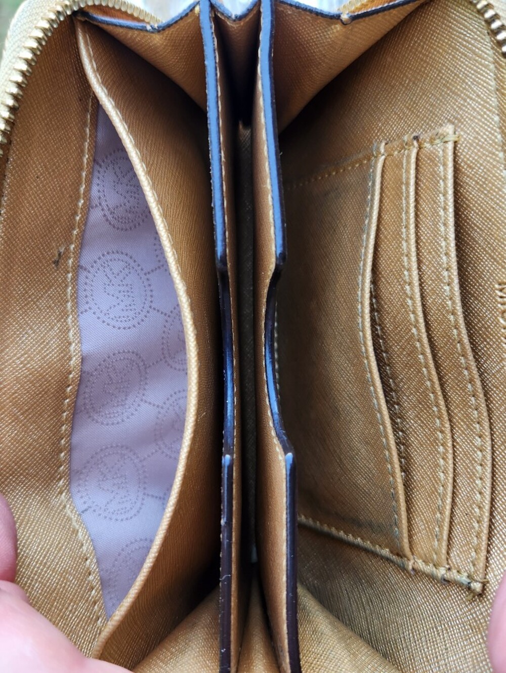 Michael Kors Fulton Gold Metallic Signature Zip Wristlet Waller Preloved - Picture 4 of 12